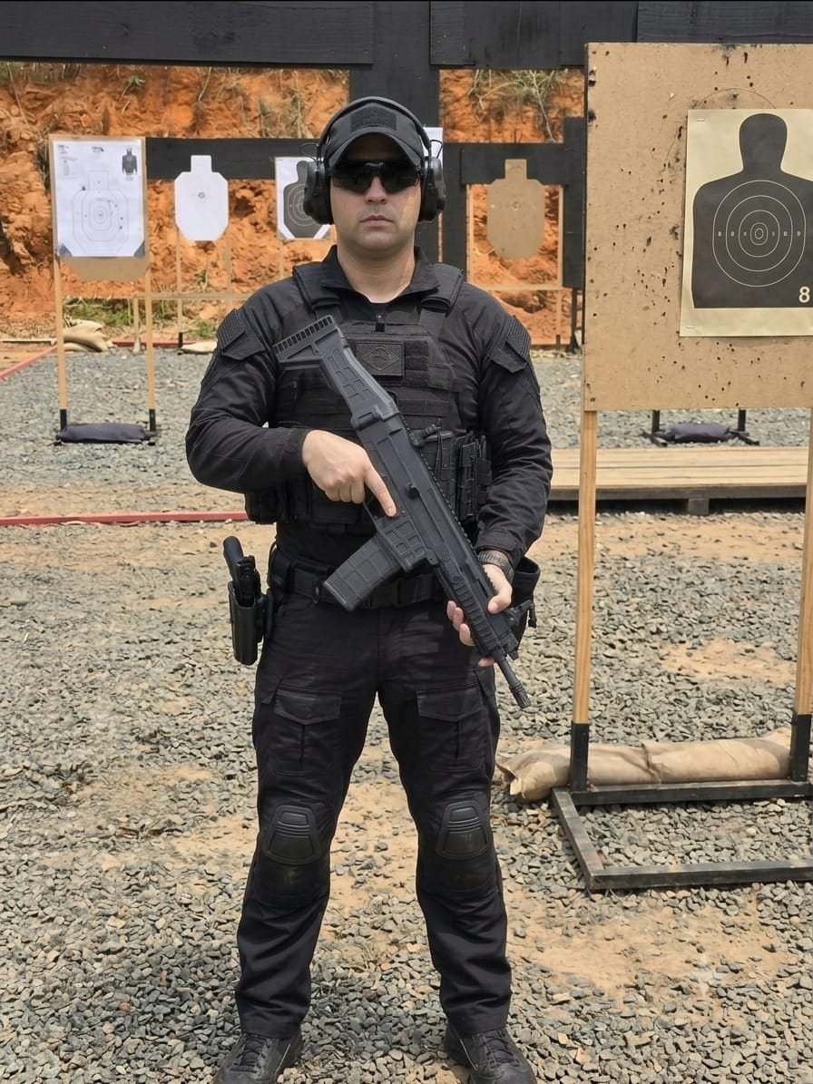 Sargento Custódio no clube de tiro